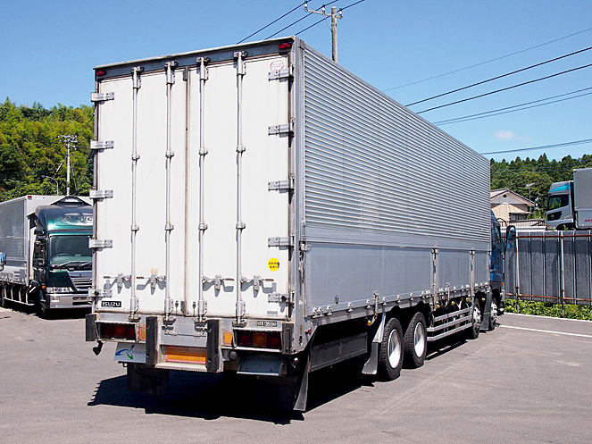 いすゞ ギガ ウイング車 大型 KL-CYJ51W3 年式 H13[写真04]