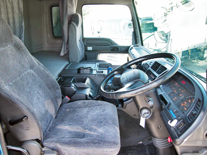 いすゞ ギガ ウイング車 大型 KL-CYJ51W3 年式 H13[写真12]