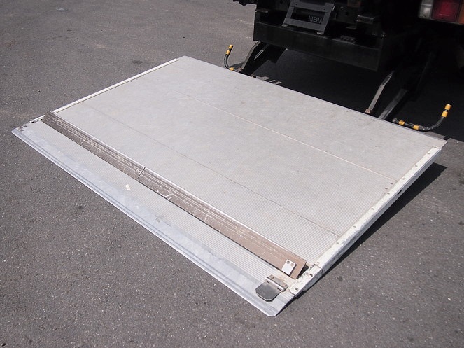 三菱ふそう キャンター バン車 小型 KK-FE82EEV 年式 H15[写真06]