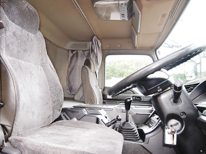 いすゞ ギガ ウイング車 大型 KL-CYJ51W3 年式 H13[写真14]