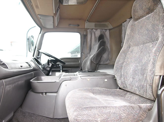 いすゞ ギガ ウイング車 大型 KL-CYJ51W3 年式 H13[写真18]