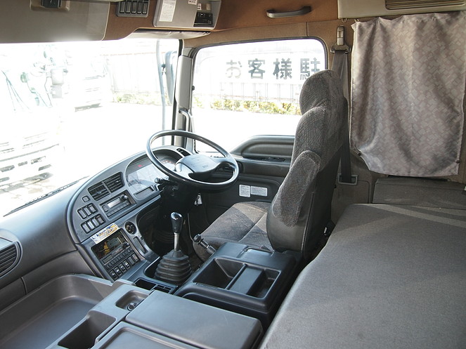 いすゞ ギガ ウイング車 大型 KL-CYJ51W3 年式 H13[写真15]