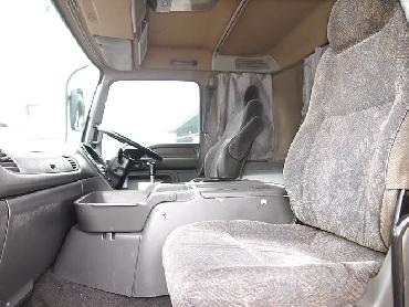 いすゞ ギガ ウイング車 大型 KL-CYJ51W3 年式 H13 [写真18]