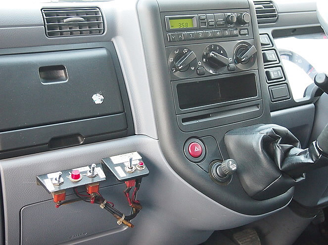 三菱ふそう キャンター ウイング車 小型 KK-FE82EEV 年式 H15[写真14]