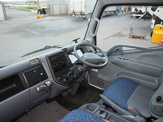 三菱ふそう キャンター ウイング車 小型 KK-FE82EEV 年式 H15[写真13]