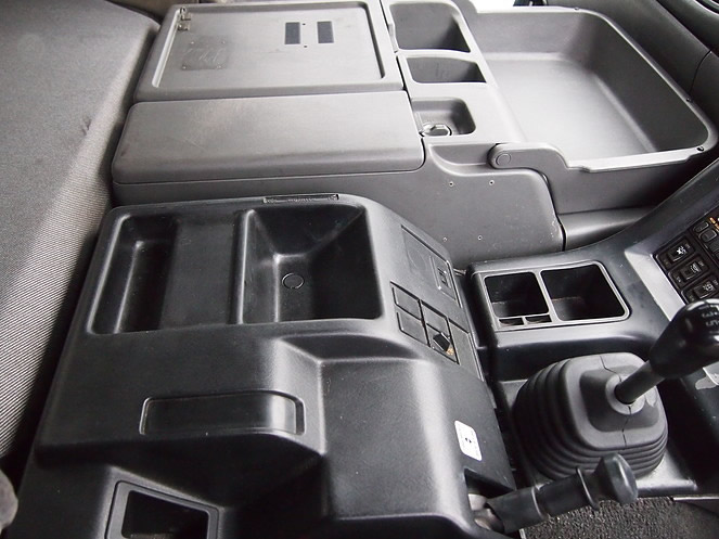 いすゞ ギガ ウイング車 大型 KL-CYJ51W3 年式 H13[写真17]