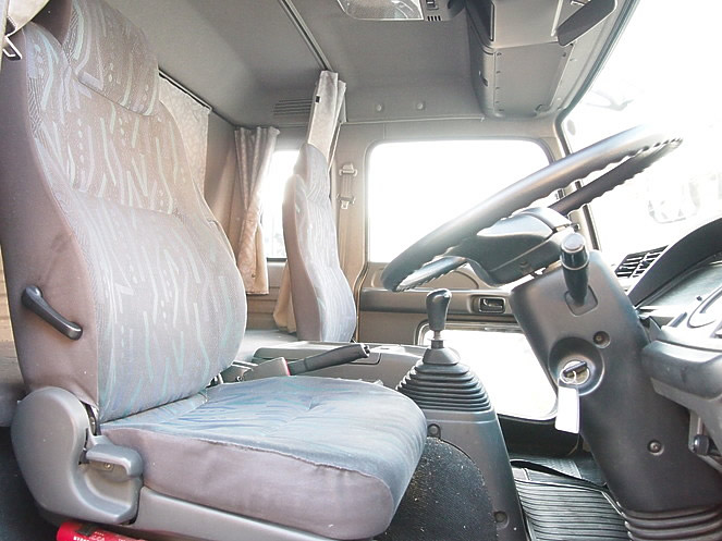 いすゞ フォワード 平ボディ 中型 KK-FRR35L4 年式 H16[写真13]