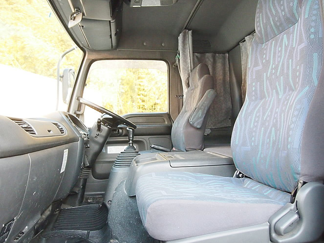 いすゞ フォワード 平ボディ 中型 KK-FRR35L4 年式 H16[写真17]