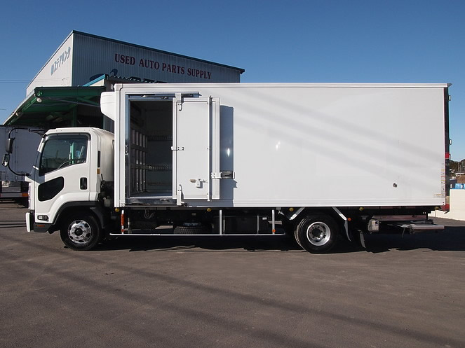 いすゞ フォワード 冷凍バン 中型 PKG-FRR90S2 年式 H22[写真08]