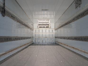 いすゞ フォワード 冷凍バン 中型 PKG-FRR90S2 年式 H22 [写真11]