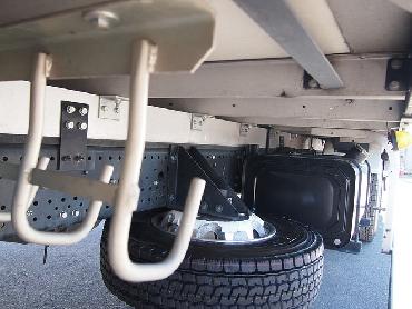 いすゞ フォワード 冷凍バン 中型 PKG-FRR90S2 年式 H22 [写真22]