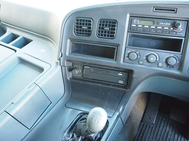 三菱ふそう スーパーグレート 平ボディ 大型 PJ-FS54JZ 年式 H19[写真19]