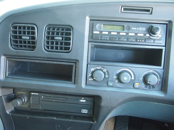 三菱ふそう スーパーグレート 平ボディ 大型 PJ-FS54JZ 年式 H19[写真20]