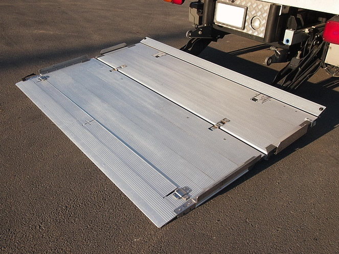 日野 レンジャー 冷凍バン 中型 BDG-FD8JLWG 年式 H20[写真09]