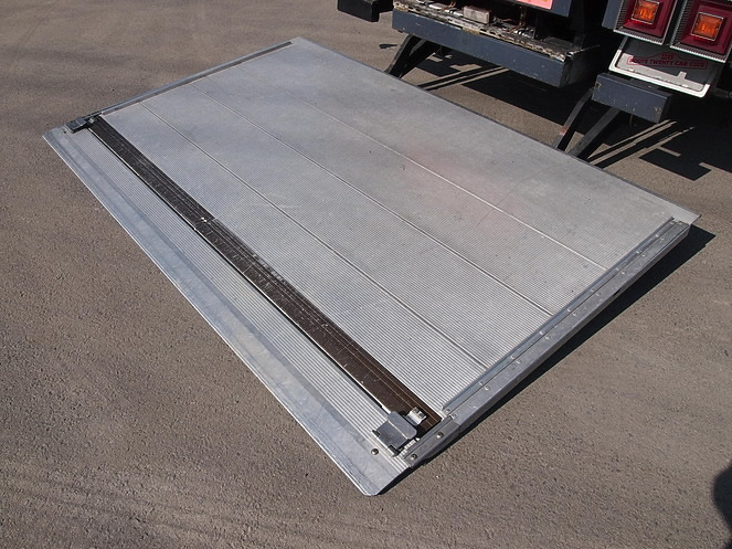 三菱ふそう ファイター ウイング車 中型 KK-FK64FK 年式 H14[写真11]