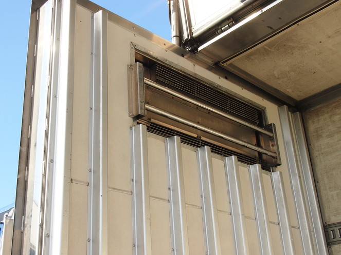 三菱ふそう ファイター 冷凍ウイング 中型 KK-FK61HK 年式 H16[写真08]