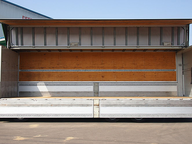 いすゞ ギガ ウイング車 大型 PJ-CYJ77W6A 年式 H18[写真10]