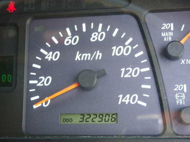 いすゞ ギガ ウイング車 大型 PJ-CYJ77W6A 年式 H18[写真17]