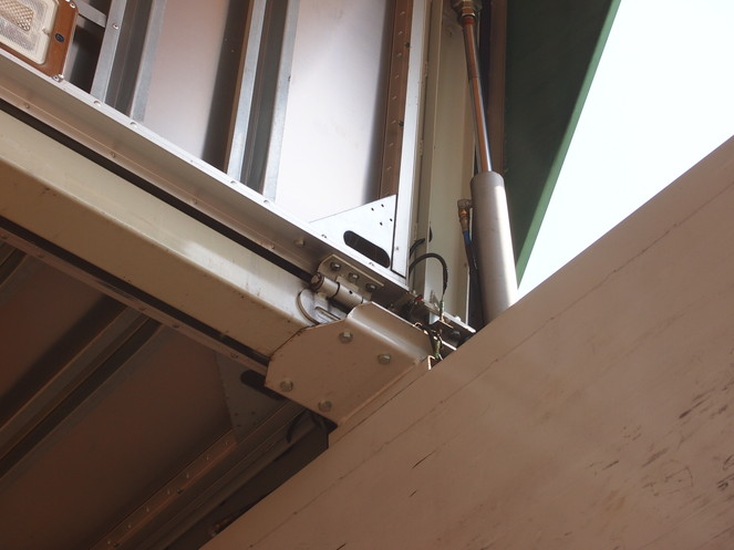 いすゞ ギガ ウイング車 大型 PJ-CYJ77W6A 年式 H18[写真20]