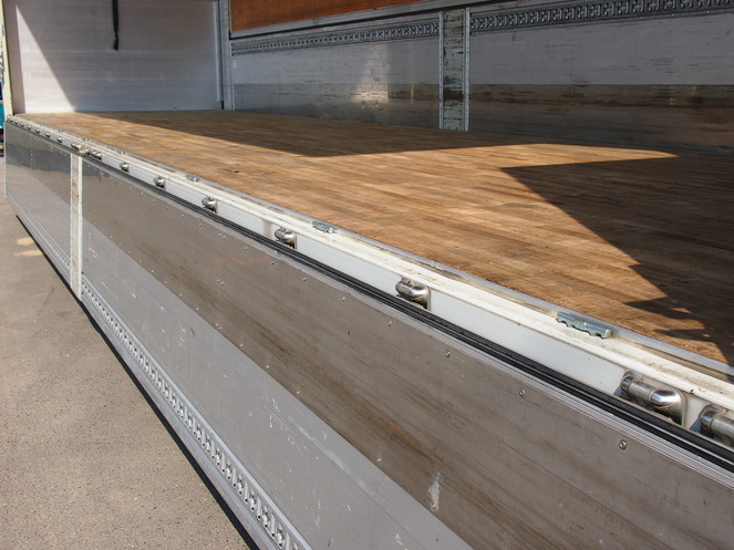 いすゞ ギガ ウイング車 大型 PJ-CYJ77W6A 年式 H18[写真19]