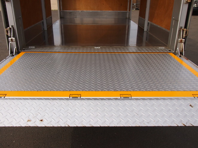 いすゞ エルフ バン車 小型 PB-NKR81AN 年式 H18[写真13]