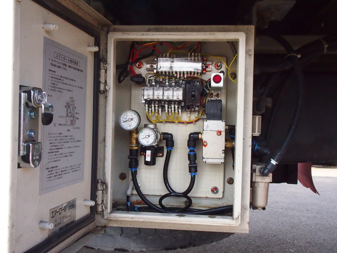 いすゞ ギガ ウイング車 大型 PJ-CYJ51W6 年式 H18[写真23]