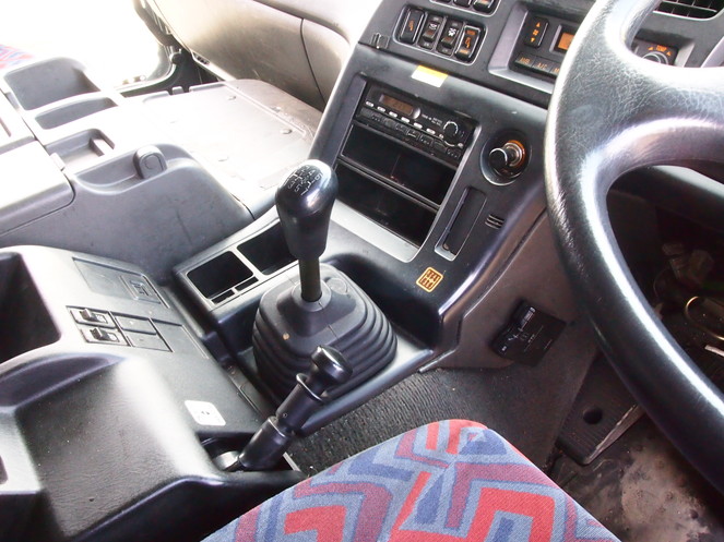 いすゞ ギガ ウイング車 大型 PJ-CYJ51W6 年式 H18[写真18]