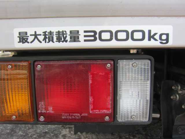 いすゞ エルフ バン車 小型 BKG-NMR85AN 年式 H23[写真28]