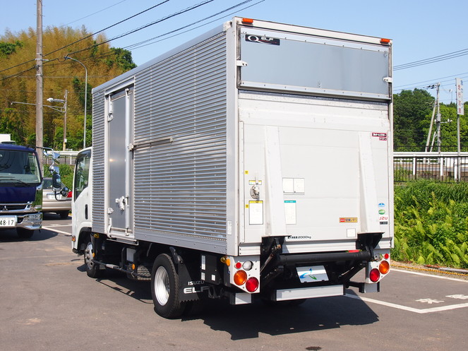 いすゞ エルフ バン車 小型 BKG-NMR85AN 年式 H19[写真04]
