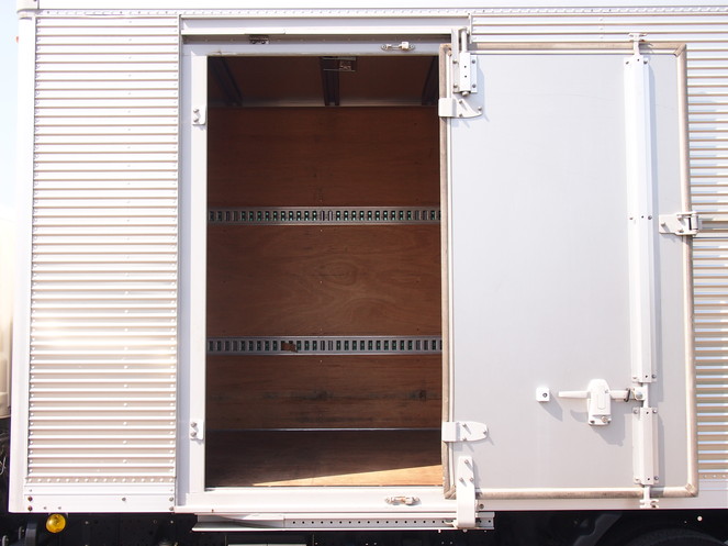 いすゞ エルフ バン車 小型 BKG-NMR85AN 年式 H19[写真09]