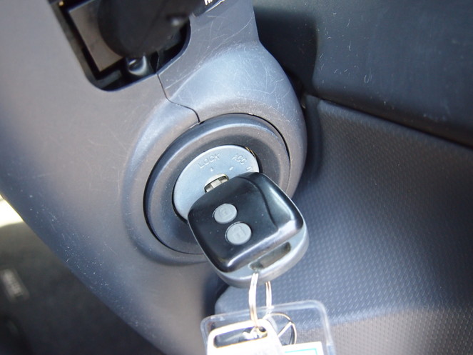 いすゞ エルフ バン車 小型 BKG-NMR85AN 年式 H19[写真15]