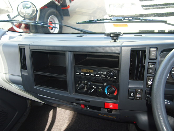 いすゞ エルフ バン車 小型 BKG-NMR85AN 年式 H19[写真16]