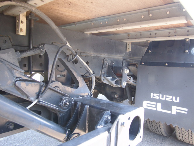 いすゞ エルフ バン車 小型 BKG-NMR85AN 年式 H19[写真28]