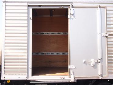 いすゞ エルフ バン車 小型 BKG-NMR85AN 年式 H19 [写真09]