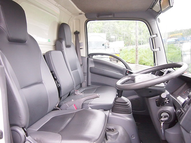 いすゞ エルフ バン車 小型 BKG-NMR85AN 年式 H19[写真11]