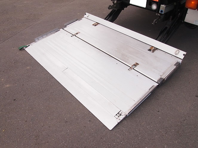 いすゞ フォワード 冷凍バン 中型 PKG-FRR90S2 年式 H19[写真09]