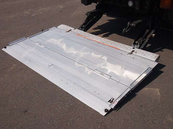 いすゞ フォワード 冷凍バン 中型 KK-FRR35K4 年式 H15[写真09]