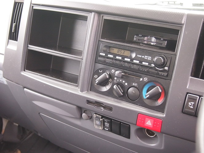 いすゞ エルフ バン車 小型 BKG-NMR85AN 年式 H23[写真18]