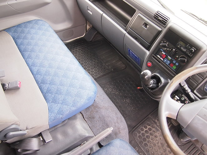 三菱ふそう キャンター 冷凍バン 小型 PA-FE82DEV 年式 H17[写真16]