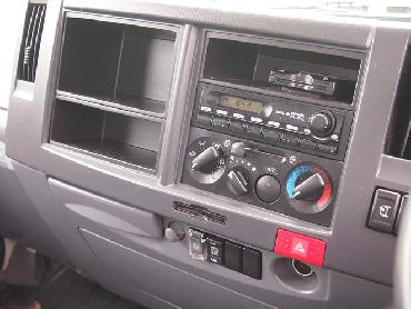 いすゞ エルフ バン車 小型 BKG-NMR85AN 年式 H23 [写真18]