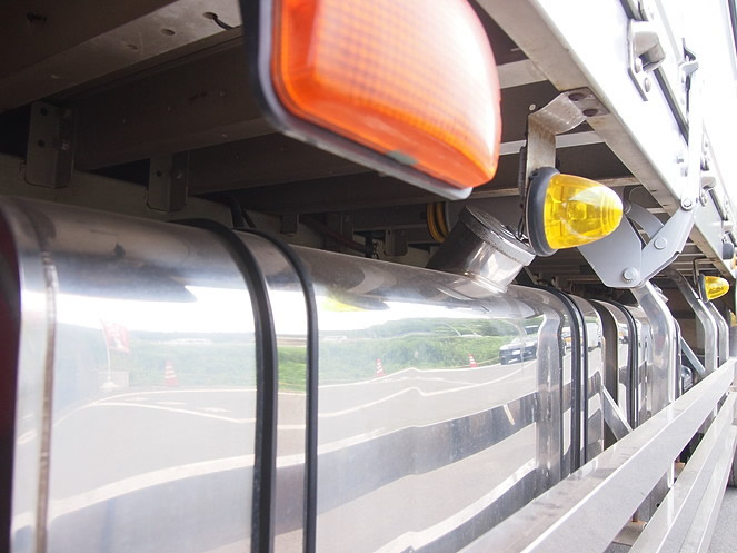 いすゞ ギガ 冷凍ウイング 大型 PJ-CYY51V5 年式 H16[写真32]