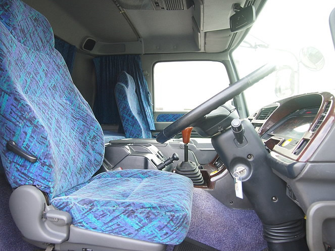 いすゞ ギガ 冷凍ウイング 大型 PJ-CYY51V5 年式 H16[写真18]