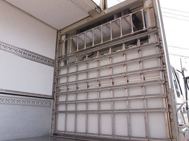 いすゞ ギガ 冷凍ウイング 大型 PJ-CYY51V5 年式 H16[写真15]