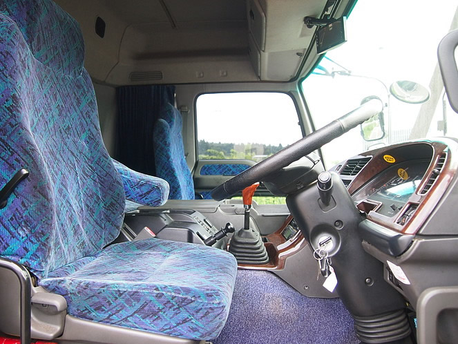 いすゞ  冷凍ウイング 大型 PDG-CYL52V8 年式 H21[写真18]