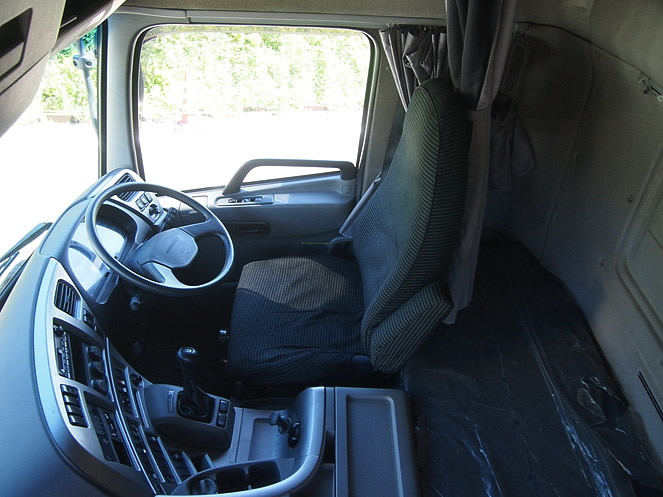 UDトラックス クオン ウイング車 大型 PKG-CG4ZA 年式 H19[写真24]