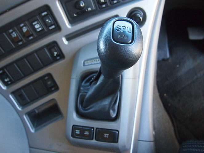 UDトラックス クオン ウイング車 大型 PKG-CG4ZA 年式 H19[写真23]