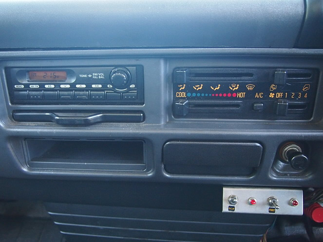 いすゞ エルフ ウイング車 小型 PA-NPR81N 年式 H17[写真20]