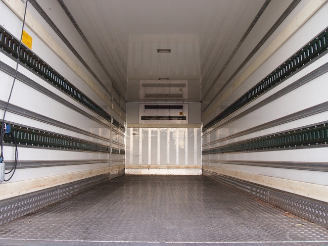 いすゞ フォワード 冷凍バン 中型 ADG-FRR90J3S 年式 H17[写真06]