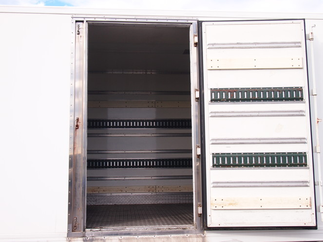 いすゞ フォワード 冷凍バン 中型 ADG-FRR90J3S 年式 H17[写真04]