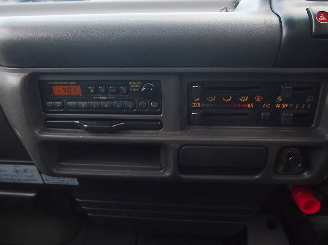 いすゞ エルフ ウイング車 小型 KK-NKR71LV 年式 H11[写真19]